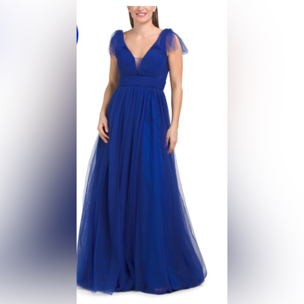 BETSY & ADAM
Tulle V-neck Ball Gown
With Shoulder Detail
Royal Blue | 2